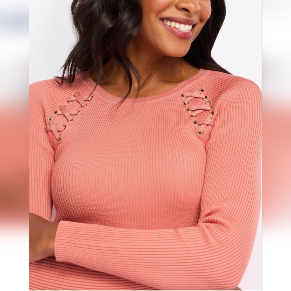 Montgomery Post - Crew Neck Raglan Fitted Ribbed Top - Picture 2 of 12